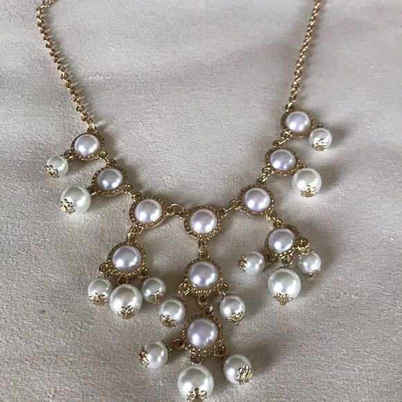 Pearl and Gold Necklace!! - Picture 2 of 3